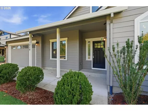 Exterior - 1318 E 1st St, Newberg, OR 97132 photo 6 of 11