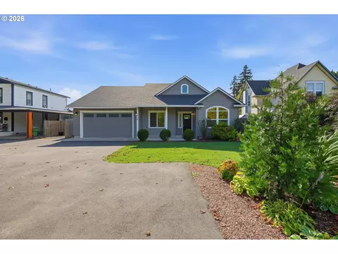 Exterior - 1318 E 1st St, Newberg, OR 97132 photo 2 of 11