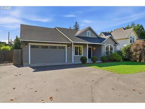 Exterior - 1318 E 1st St, Newberg, OR 97132 photo 3 of 11
