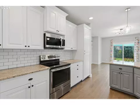 Kitchen - 1318 E 1st St, Newberg, OR 97132 photo 4 of 7