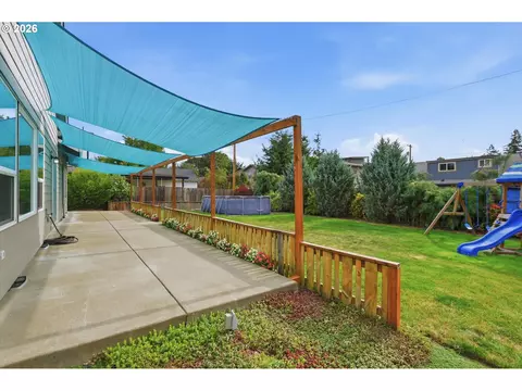 Exterior - 1318 E 1st St, Newberg, OR 97132 photo 9 of 11