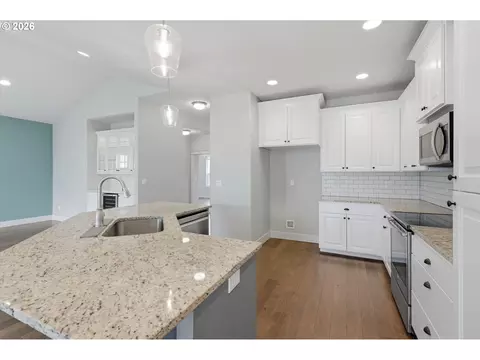 Kitchen - 1318 E 1st St, Newberg, OR 97132 photo 3 of 7