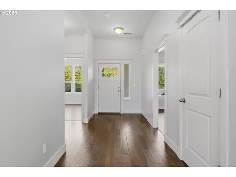 Entry Way - 1318 E 1st St, Newberg, OR 97132 photo 1 of 1