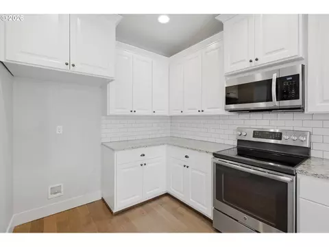 Kitchen - 1318 E 1st St, Newberg, OR 97132 photo 6 of 7