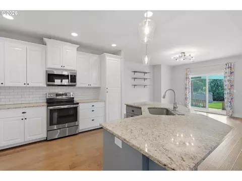 Kitchen - 1318 E 1st St, Newberg, OR 97132 photo 5 of 7