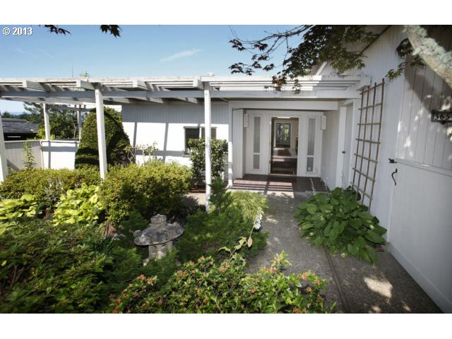3659 Agate St, Eugene, OR 97405 photo 1