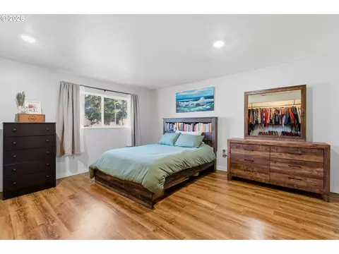 Bedroom - 704 E Pinehurst Dr, Newberg, OR 97132 photo 1 of 4