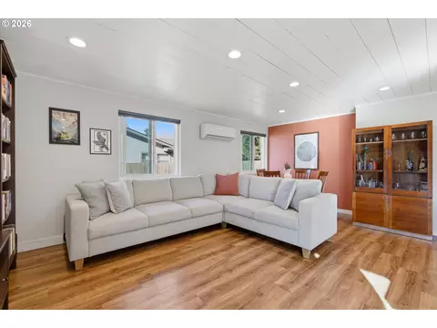 Living - 704 E Pinehurst Dr, Newberg, OR 97132 photo 1 of 2