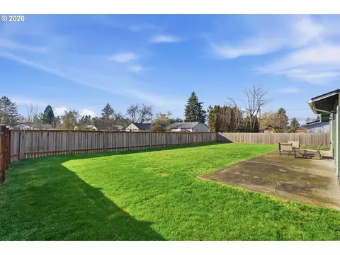 Exterior - 704 E Pinehurst Dr, Newberg, OR 97132 photo 5 of 6