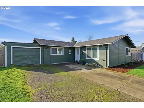Exterior - 704 E Pinehurst Dr, Newberg, OR 97132 photo 1 of 6
