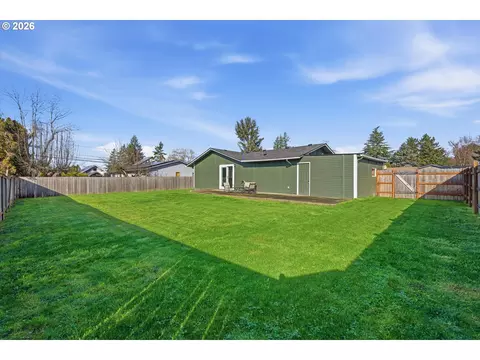 Exterior - 704 E Pinehurst Dr, Newberg, OR 97132 photo 4 of 6