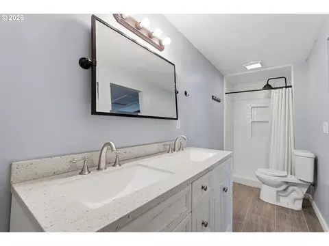 Bath - 704 E Pinehurst Dr, Newberg, OR 97132 photo 1 of 2