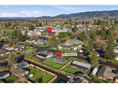 View/Area - 704 E Pinehurst Dr, Newberg, OR 97132 photo 4 of 5