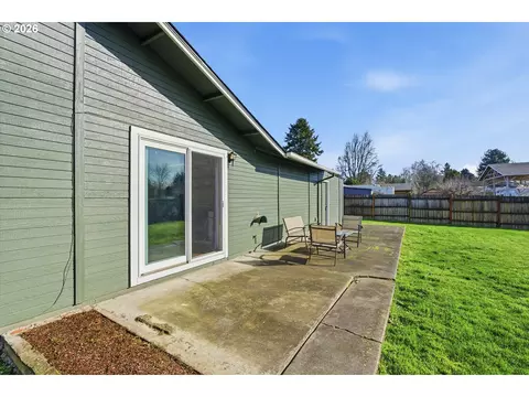 Exterior - 704 E Pinehurst Dr, Newberg, OR 97132 photo 6 of 6