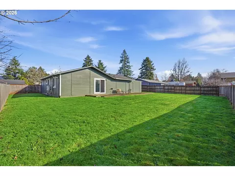 Exterior - 704 E Pinehurst Dr, Newberg, OR 97132 photo 3 of 6