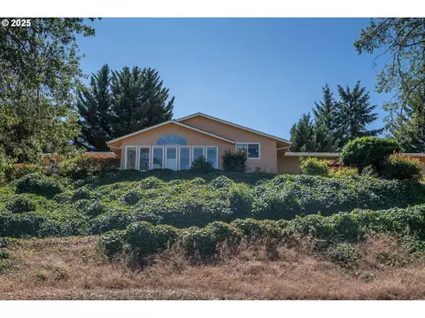 146 Aker Dr, Myrtle Creek, OR 97457