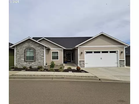 295 Wil Way, Winston, OR 97496
