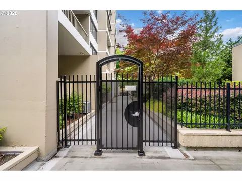 255 SW Harrison St #TH5, Portland, OR 97201
