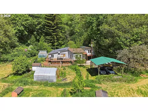 96863 Larson Ln, North Bend, OR 97459