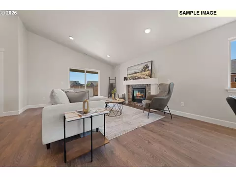 Living - 867 E Kinsley Ave, Hermiston, OR 97838 photo 1 of 4