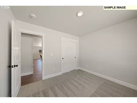 Bedroom - 867 E Kinsley Ave, Hermiston, OR 97838 photo 3 of 4