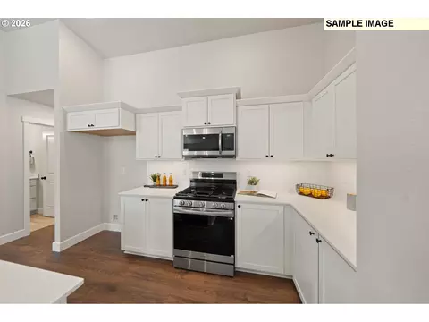 Kitchen - 867 E Kinsley Ave, Hermiston, OR 97838 photo 3 of 3