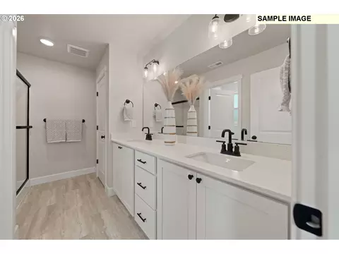 Bath - 867 E Kinsley Ave, Hermiston, OR 97838 photo 1 of 4