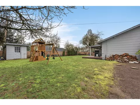 Exterior - 2439 Quince St, Eugene, OR 97404 photo 6 of 9
