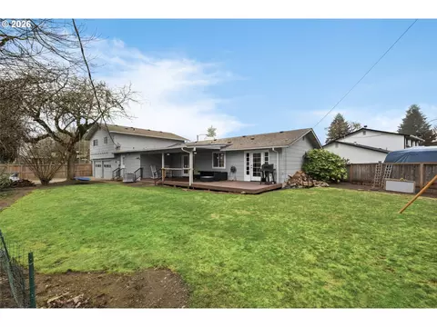Exterior - 2439 Quince St, Eugene, OR 97404 photo 8 of 9