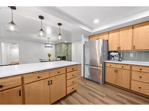 Kitchen - 2439 Quince St, Eugene, OR 97404 photo 5 of 6