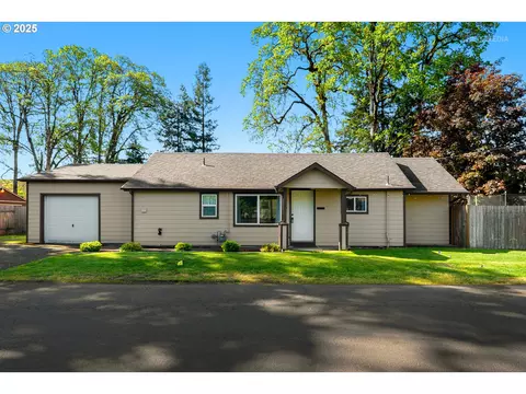 1427 N Davis St, Cornelius, OR 97113