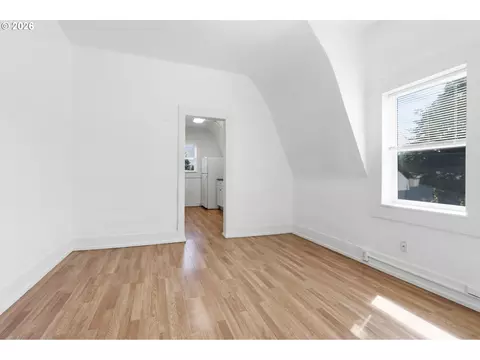 Living - 302 17th Ave, Longview, WA 98632 photo 1 of 3