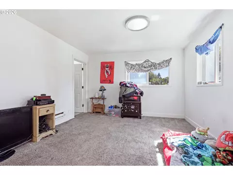 Bedroom - 302 17th Ave, Longview, WA 98632 photo 2 of 4