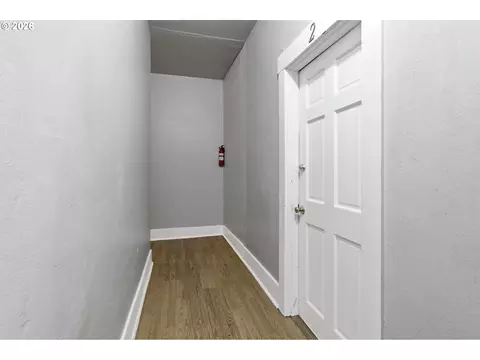 Entry Way - 302 17th Ave, Longview, WA 98632 photo 1 of 4