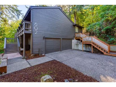 602 Startouch Dr, Eugene, OR 97405