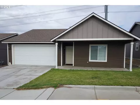 2925 Blue Jay St, Umatilla, OR 97882