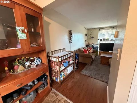 Entry Way - 21123 SE Morrison St, Gresham, OR 97030 photo 2 of 7