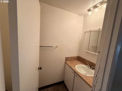 Bath - 21123 SE Morrison St, Gresham, OR 97030 photo 2 of 5