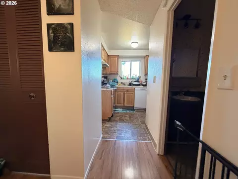 Entry Way - 21123 SE Morrison St, Gresham, OR 97030 photo 5 of 7