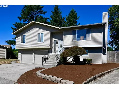 210 SW Royal Ct, Gresham, OR 97030