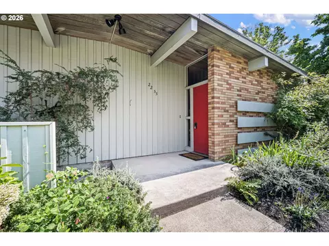 2255 Alder St, Eugene, OR 97405 photo 4