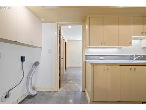 2255 Alder St, Eugene, OR 97405 photo 38