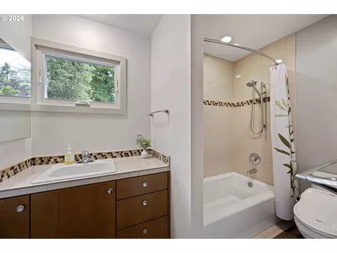 2255 Alder St, Eugene, OR 97405 photo 41