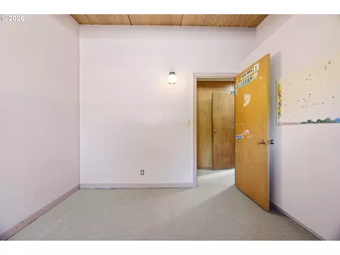 2255 Alder St, Eugene, OR 97405 photo 28