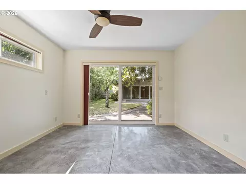 2255 Alder St, Eugene, OR 97405 photo 43