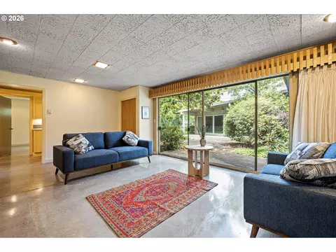 2255 Alder St, Eugene, OR 97405 photo 37