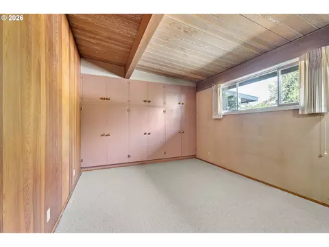 2255 Alder St, Eugene, OR 97405 photo 27