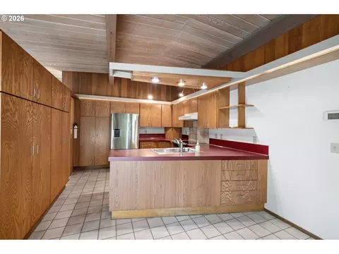 2255 Alder St, Eugene, OR 97405 photo 17
