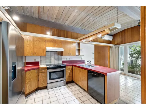 2255 Alder St, Eugene, OR 97405 photo 18
