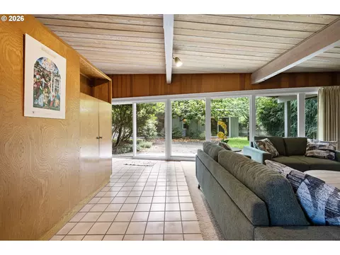 2255 Alder St, Eugene, OR 97405 photo 10